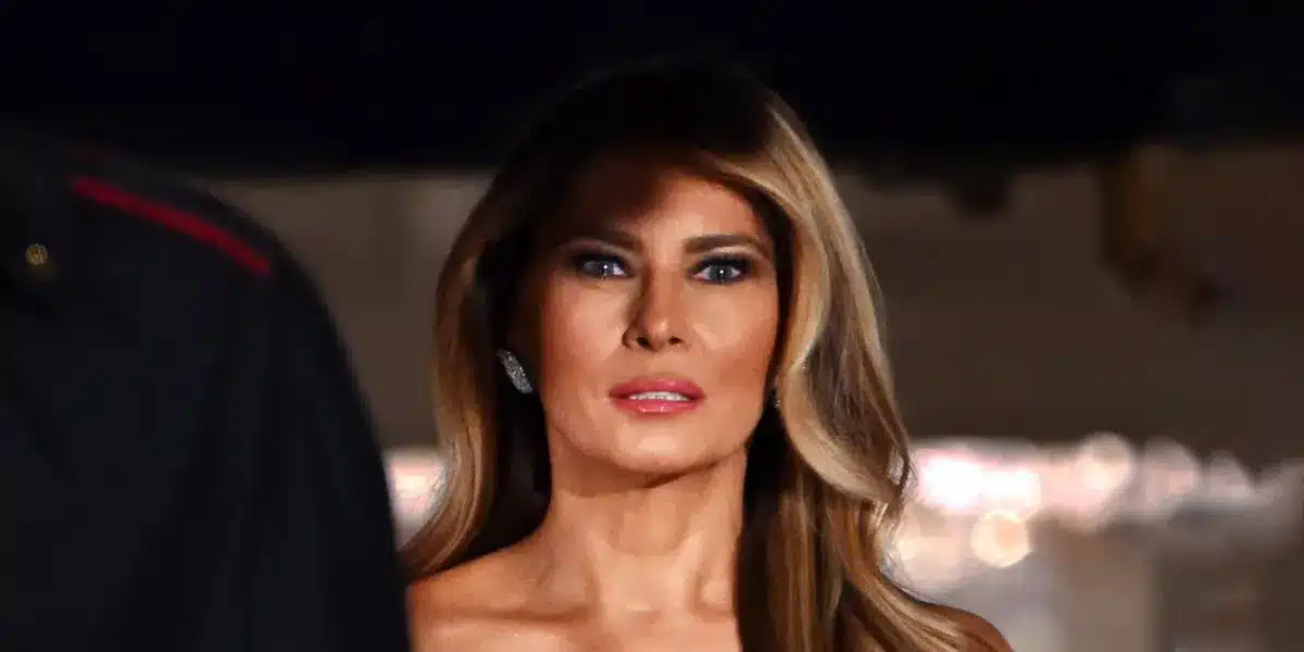 Melania Trump Dazzles in Glamorous Silver Gown at Lavish Mar-a-Lago New Year’s Bash with Donald Trump
